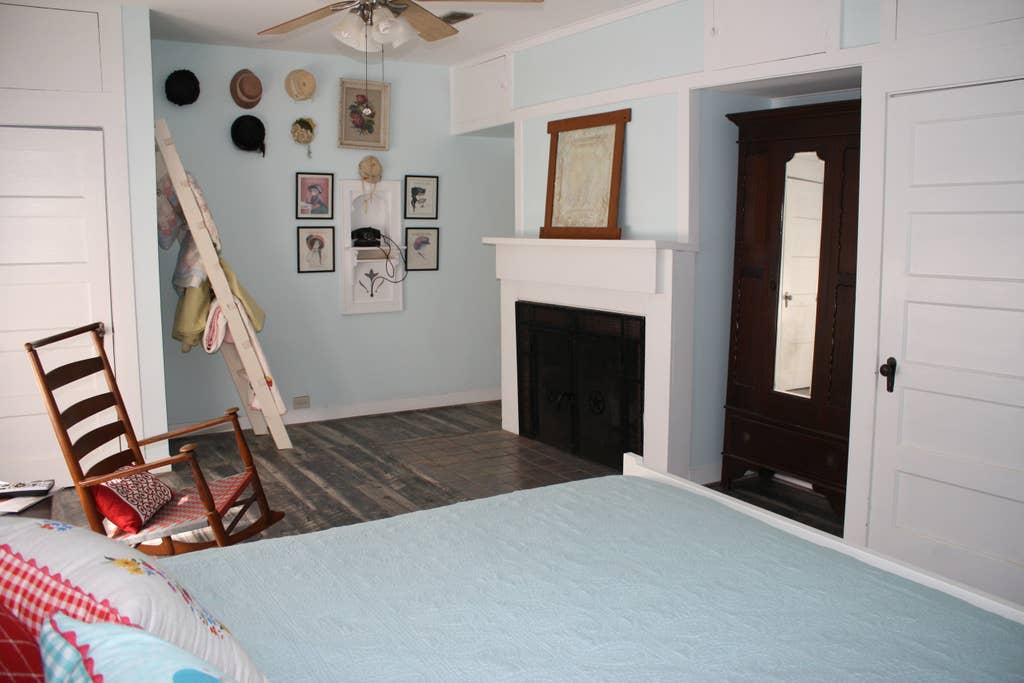 BedroomWithFireplace